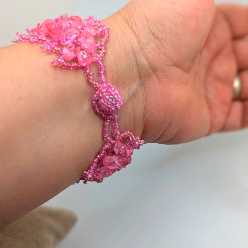 Pink crystal chip beaded bracelet handmade - Picture 2 of 8